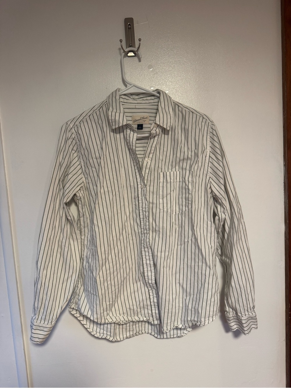 Universal Thread White Button-Down Shirt with Black Stripes